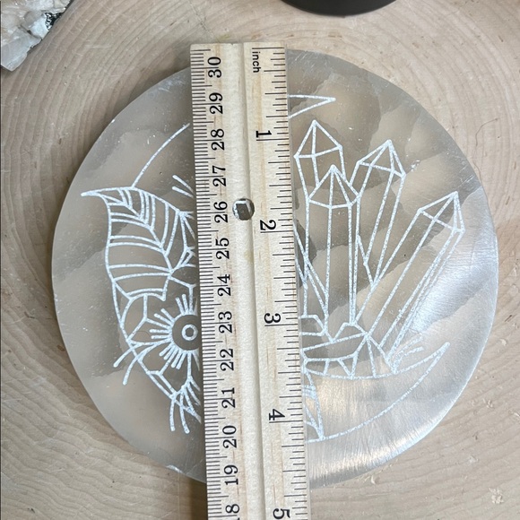 Crystal and floral selenite charging plate - Picture 3 of 3